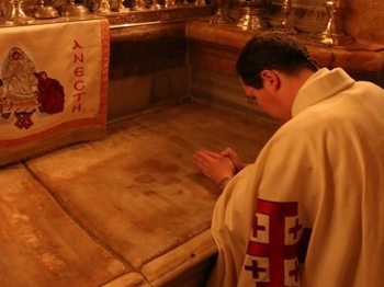 A night of vigil at the Holy Sepulchre